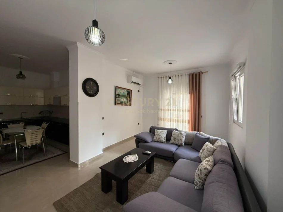 Tirane, jepet me qera apartament 2+1 Kati 1, 102 m² 750 € 