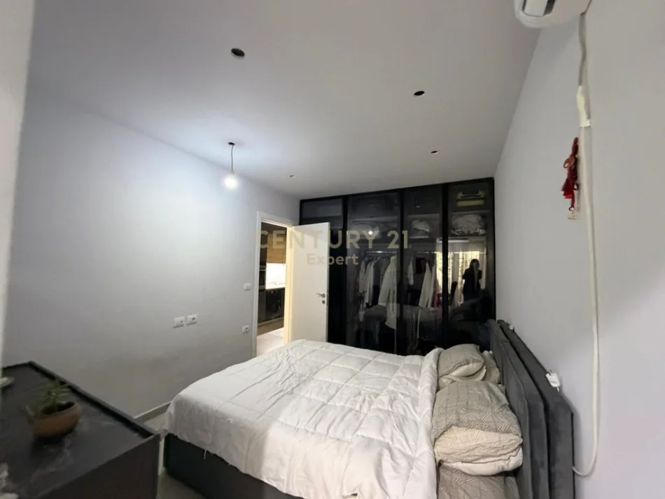 Tirane, shitet apartament 1+1 Kati 1, 85 m² 175.000 € (kodra e diellit 2)