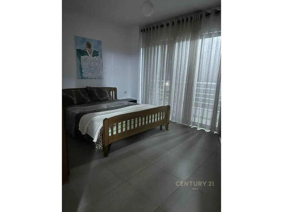 Tirane, jepet me qera apartament 2+1+Ballkon Kati 2, 89 m² 550 €