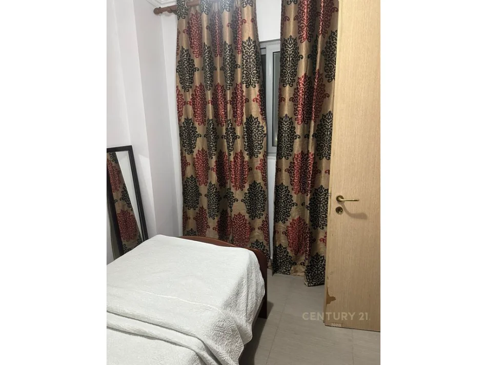Tirane, jepet me qera apartament 2+1+Ballkon Kati 2, 89 m² 550 €