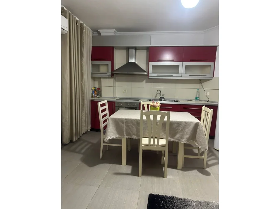Tirane, jepet me qera apartament 2+1+Ballkon Kati 2, 89 m² 550 €