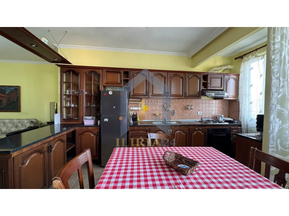 Tirane, shitet apartament 2+1+Ballkon Kati 8, 118 m² 220.000 € (Apartament 2+1 ne shitje tek Pazari I Ri)
