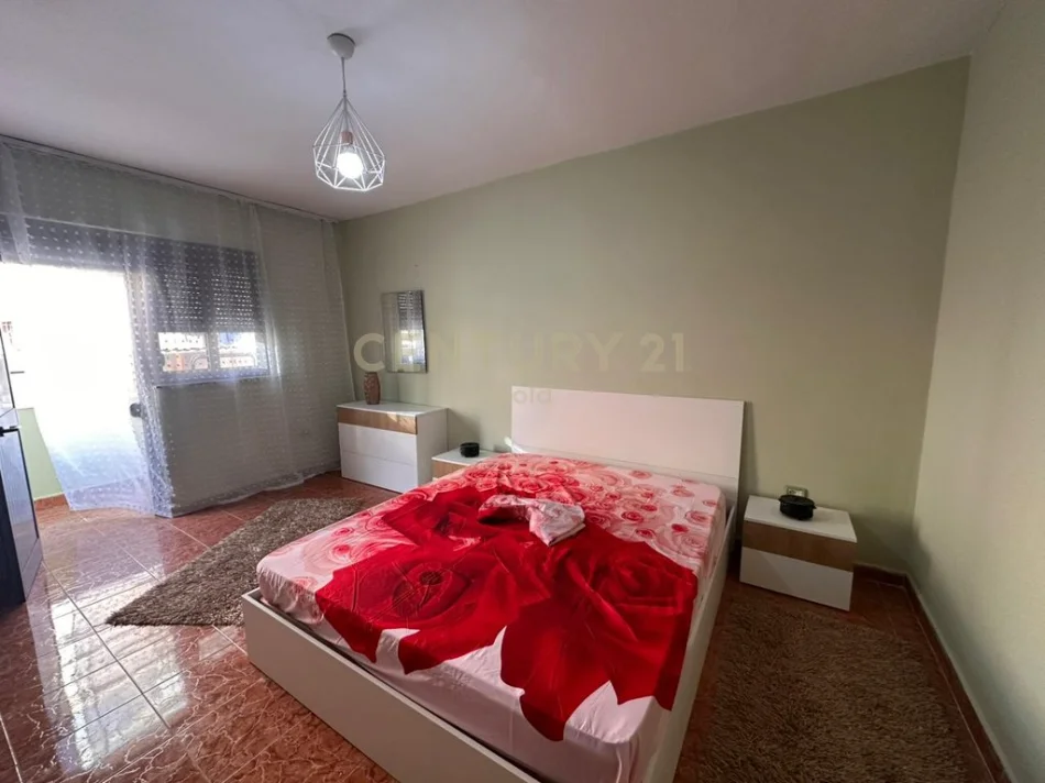 Tirane, jepet me qera apartament 2+1 Kati 5, 100 m² 700 € 