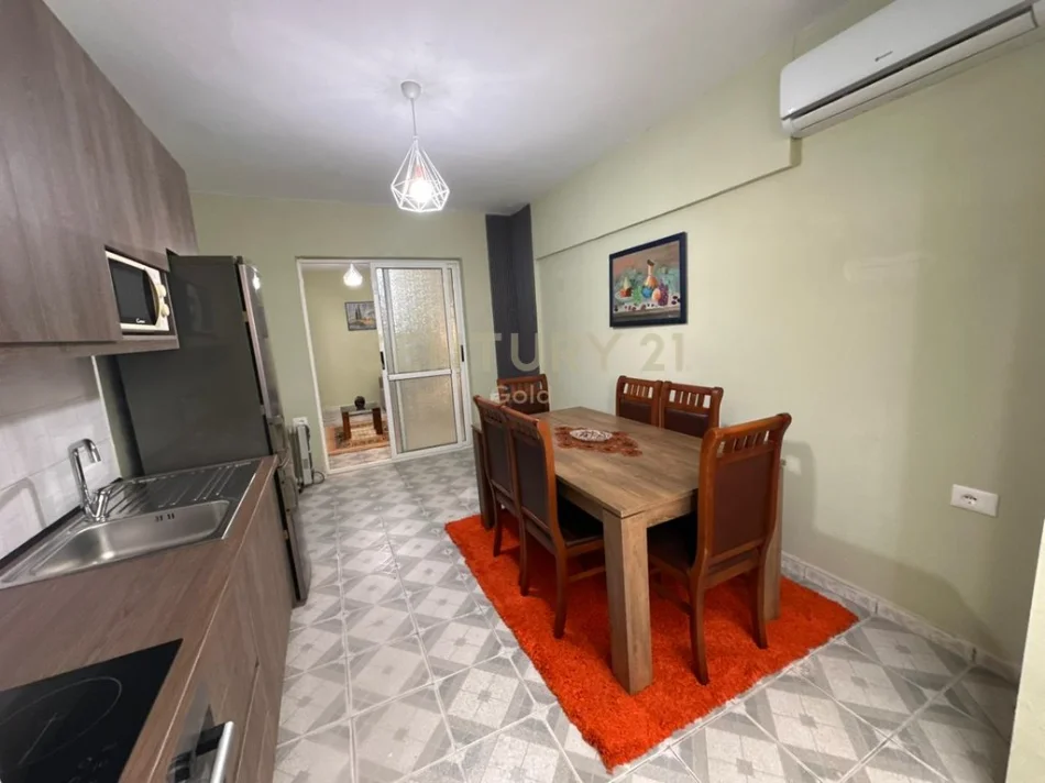 Tirane, jepet me qera apartament 2+1+Ballkon Kati 5, 100 m² 700 € (libri universitar)