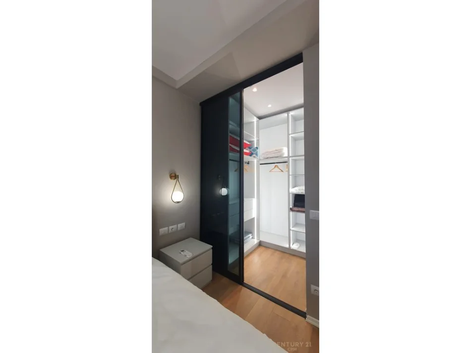 Tirane, jepet me qera apartament 1+1 Kati 8, 77 m² 1.100 €
