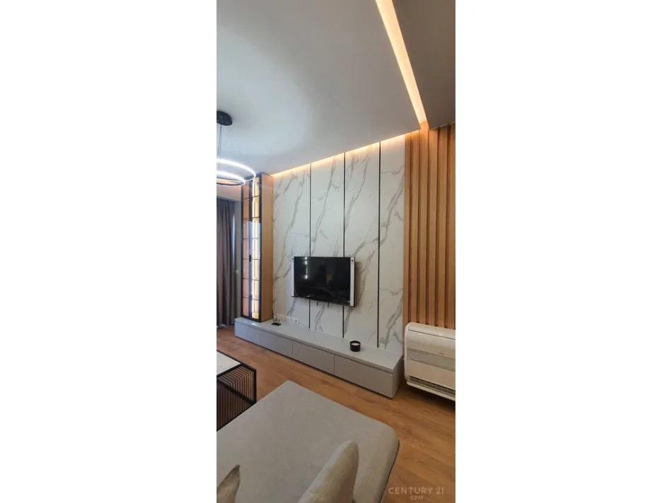 Tirane, jepet me qera apartament 1+1 Kati 8, 77 m² 1.100 €