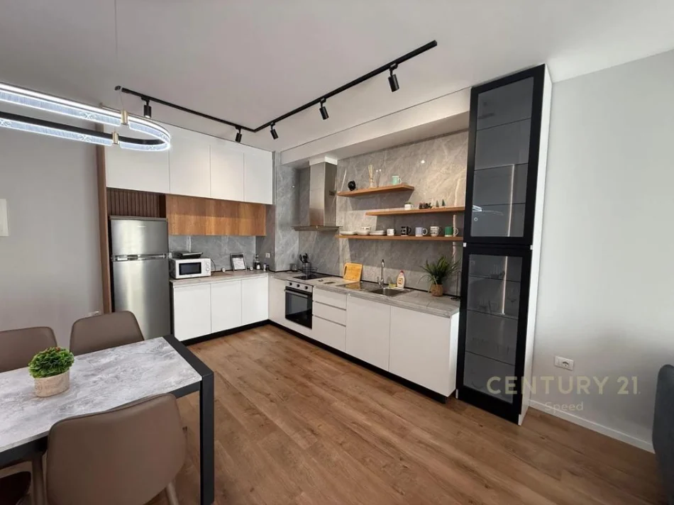 Tirane, jepet me qera apartament 1+1 Kati 1, 70 m² 730 € (shkolla e kuqe)