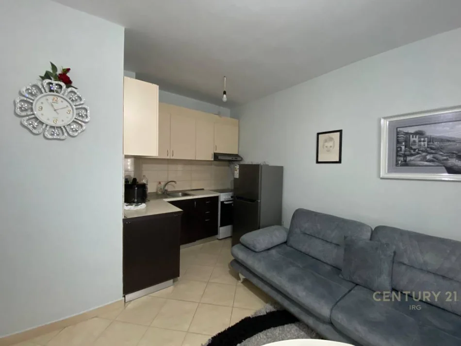 Tirane, shitet apartament 1+1 Kati 8, 105.000 € (besim alla)