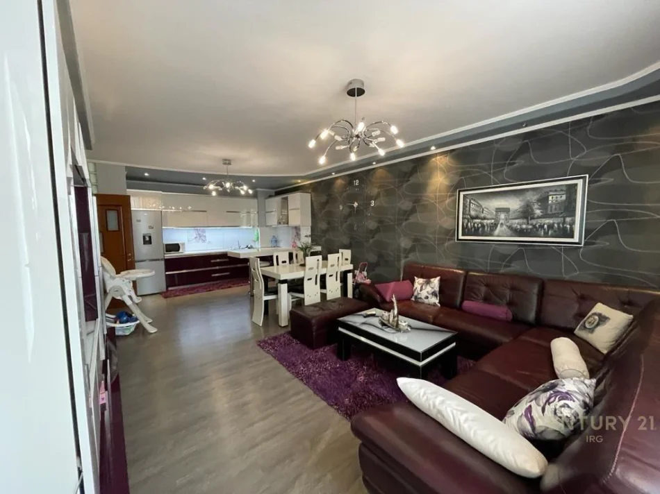 Tirane, shitet 2+1 Kati 2, 106 m² 155.000 € 