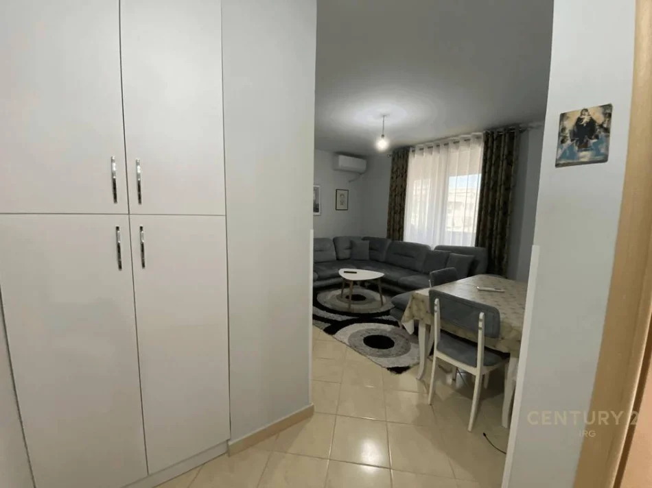 Tirane, shitet apartament 1+1 Kati 8, 105.000 € (besim alla)