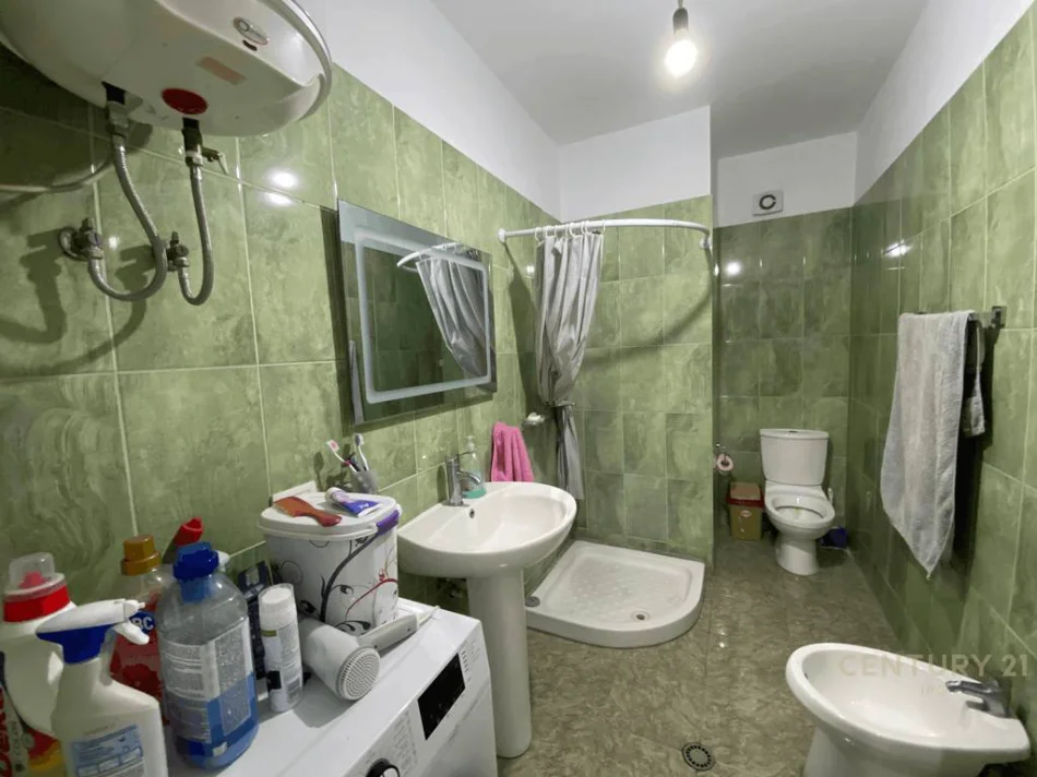 Tirane, shitet apartament 1+1 Kati 8, 105.000 € (besim alla)