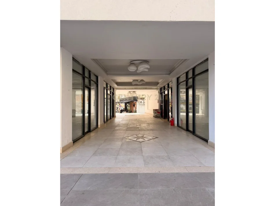 Tirane, shitet ambjent biznesi Kati 0, 38 m² 211.200 € 