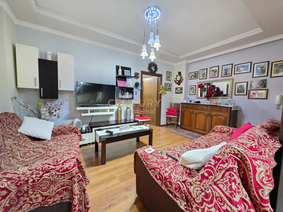 Tirane, shitet apartament 2+1+Ballkon Kati 1, 83 m² 180.000 € 