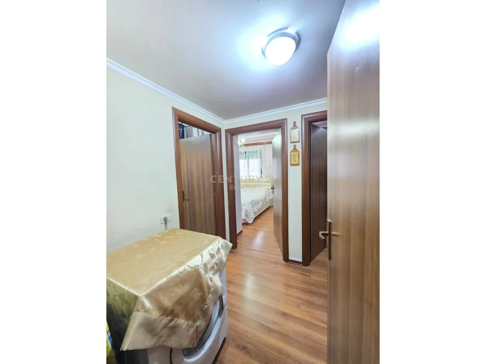 Tirane, shitet apartament 2+1+Ballkon Kati 1, 83 m² 180.000 € 