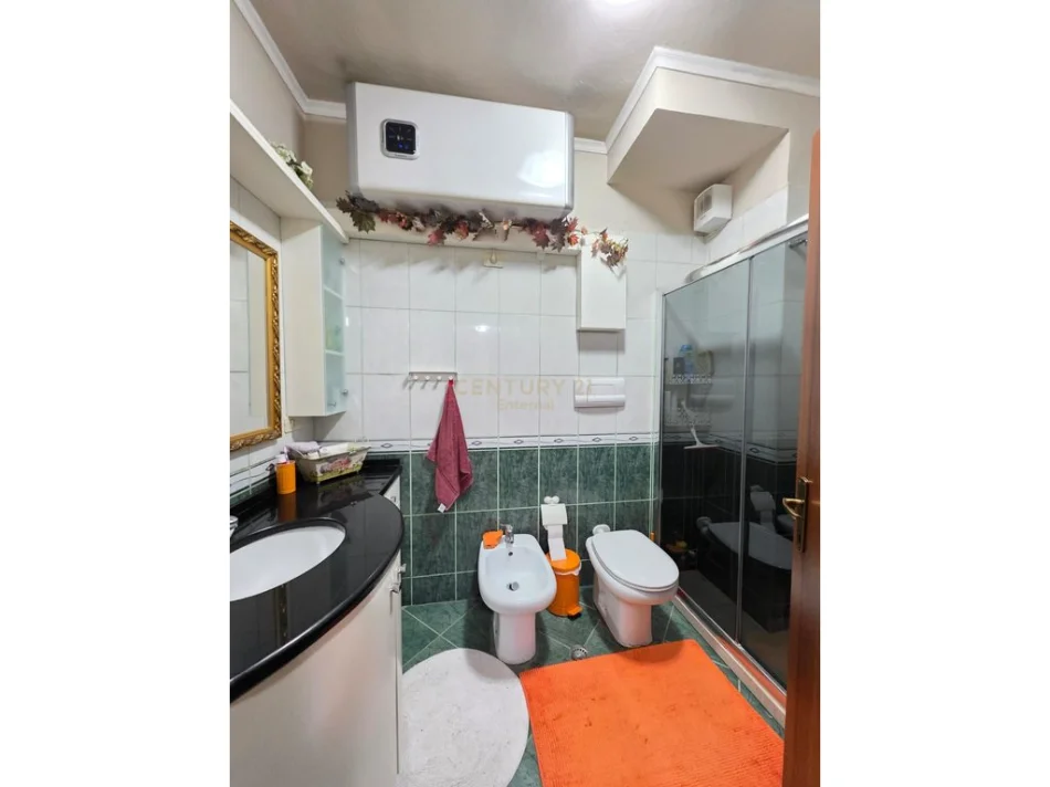 Tirane, shitet apartament 2+1+Ballkon Kati 1, 83 m² 180.000 € 