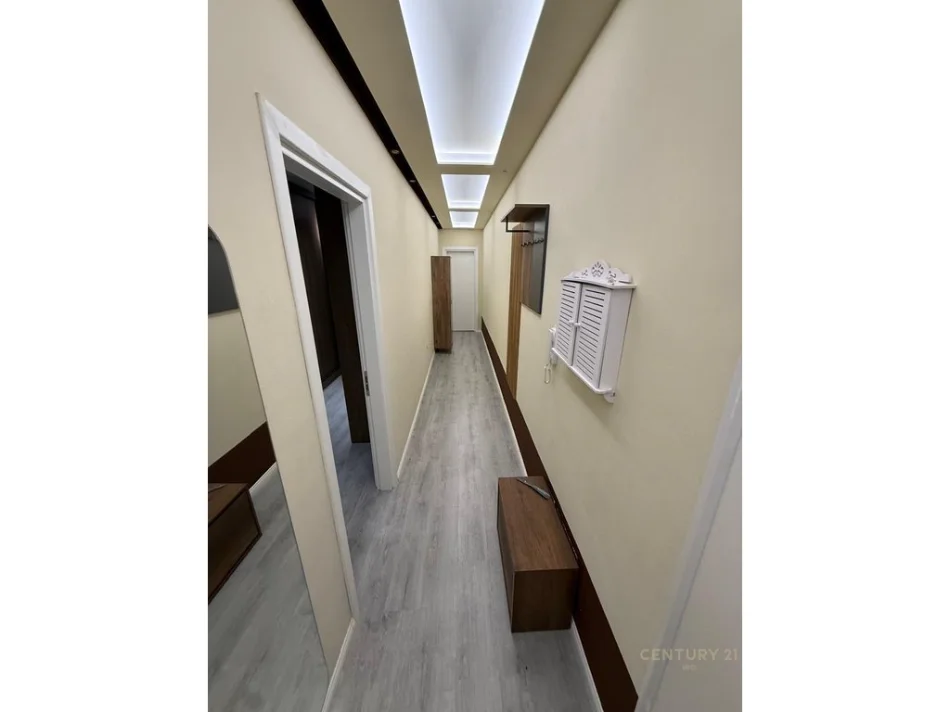Tirane, jepet me qera apartament 2+1+Ballkon Kati 8, 89 m² 750 € 