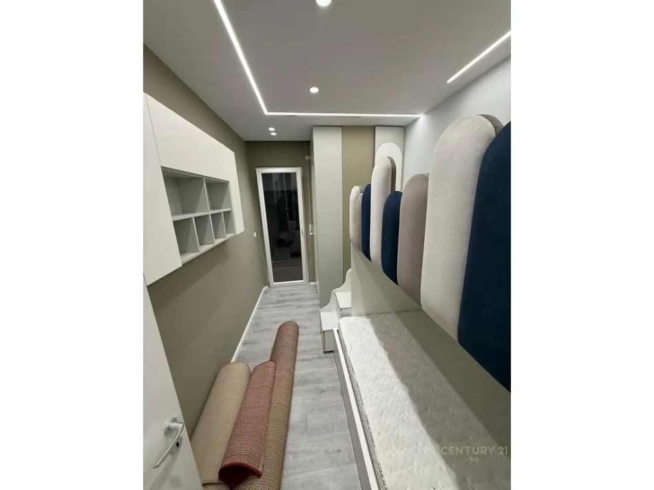 Tirane, jepet me qera apartament 2+1+Ballkon Kati 8, 89 m² 750 € 