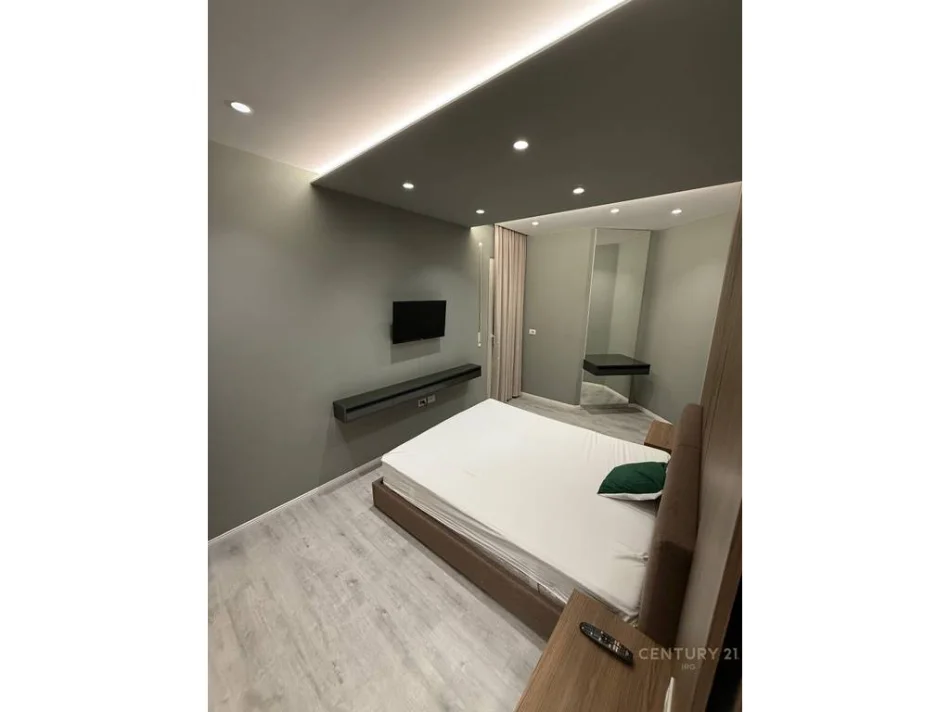 Tirane, jepet me qera apartament 2+1+Ballkon Kati 8, 89 m² 750 € 