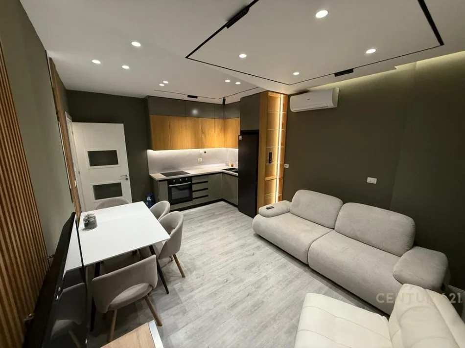 Tirane, jepet me qera apartament 2+1+Ballkon Kati 8, 89 m² 750 € 