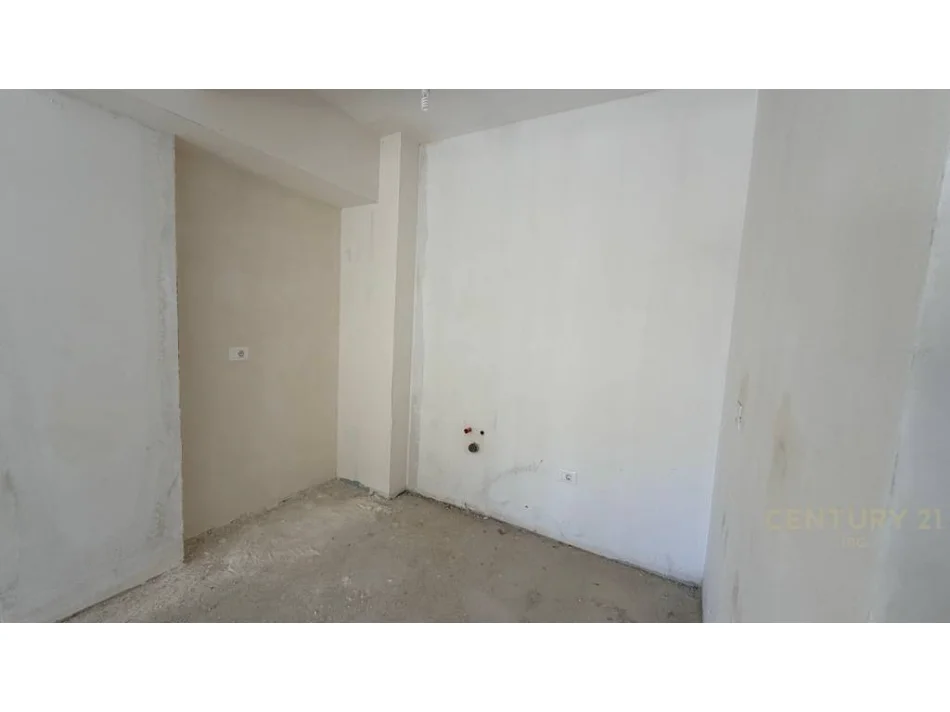 Tirane, shitet apartament 2+1+Ballkon Kati 5, 141 m² 250.000 € (kodra e diellit)
