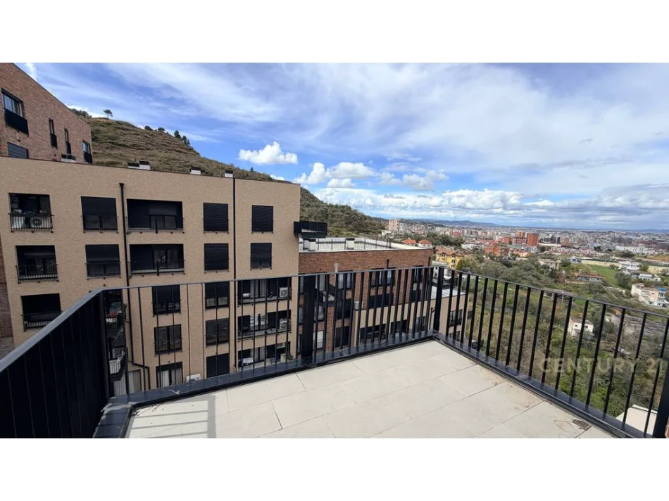 Tirane, shitet apartament 2+1+Ballkon Kati 5, 141 m² 250.000 € (kodra e diellit)