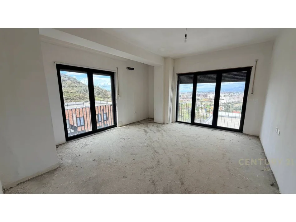 Tirane, shitet apartament 2+1+Ballkon Kati 5, 141 m² 250.000 € (kodra e diellit)