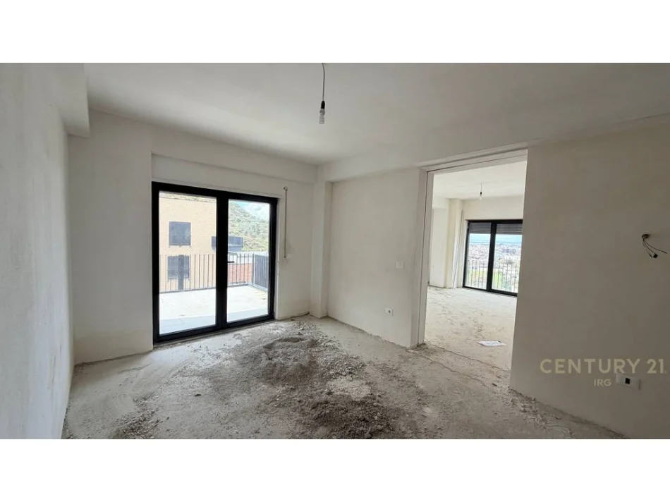 Tirane, shitet apartament 2+1+Ballkon Kati 5, 141 m² 250.000 € (kodra e diellit)