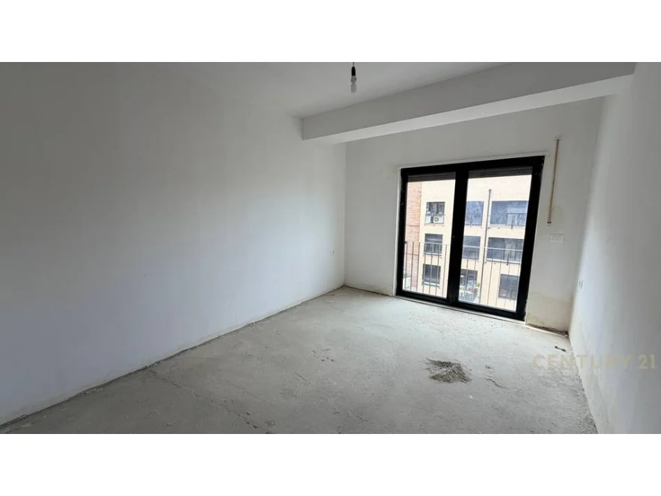 Tirane, shitet apartament 2+1+Ballkon Kati 5, 141 m² 250.000 € (kodra e diellit)
