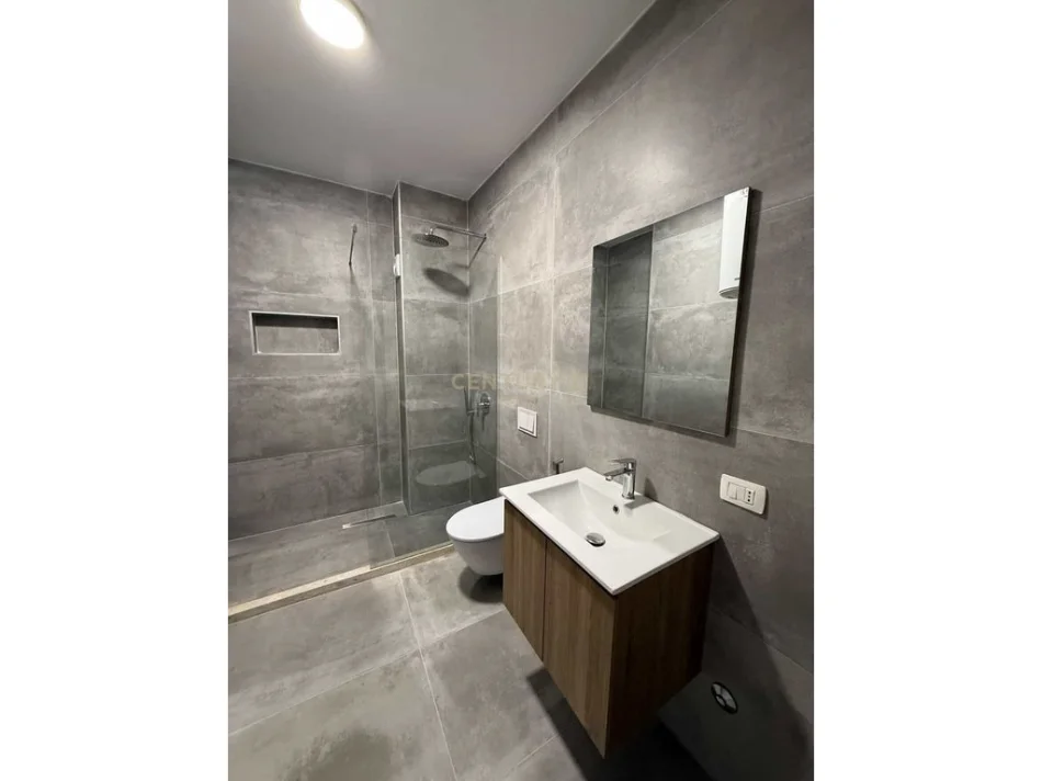 Tirane, jepet me qera apartament 2+1 Kati 6, 88 m² 650 € (shkolla e bashkuar)