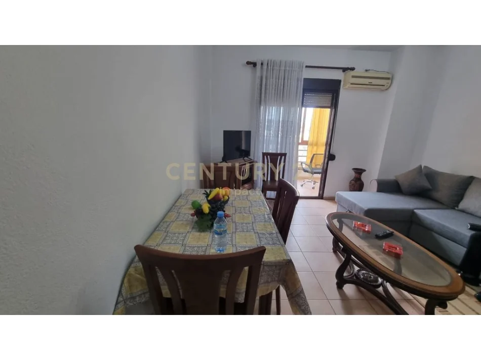 Tirane, jepet me qera apartament 1+1+Ballkon Kati 5, 60 m² 450 € (rruga e dibres)