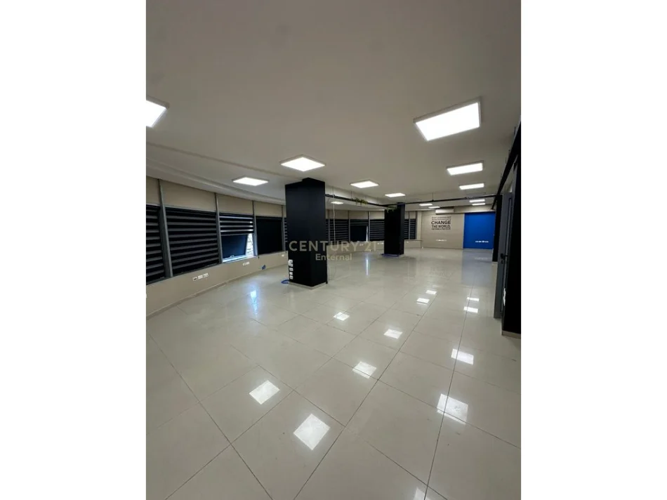 Tirane, shitet ambjent biznesi , 