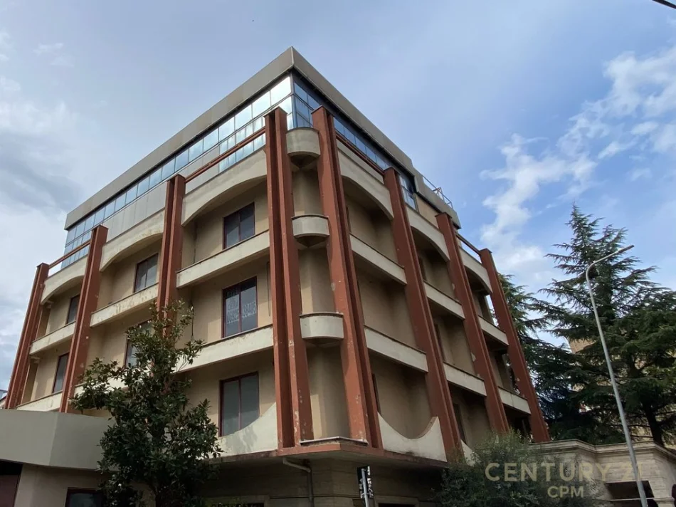 Tirane, jepet me qera hotel Kati 4, 1.970 m² 15.000 € (Tirana e re)