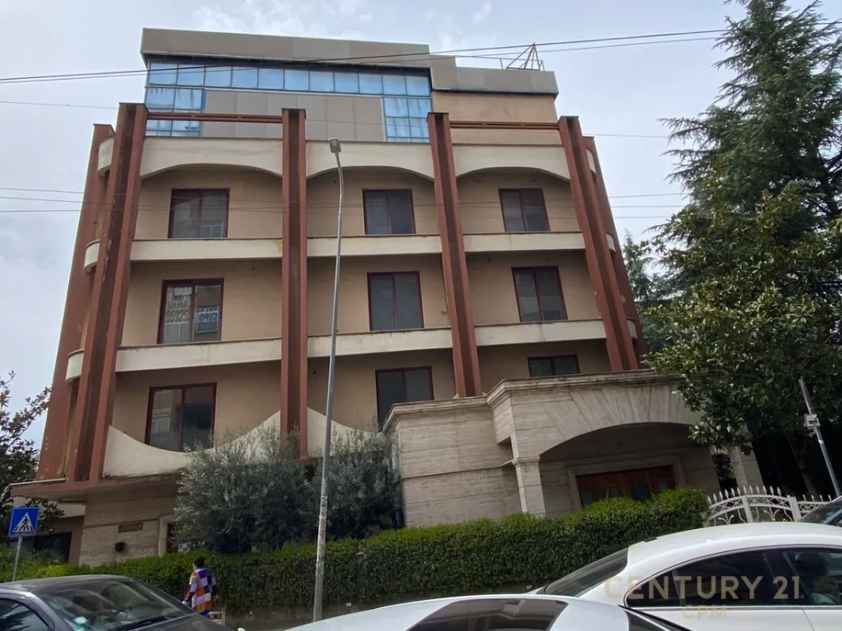 Tirane, jepet me qera hotel Kati 4, 1.970 m² 15.000 € (Tirana e re)