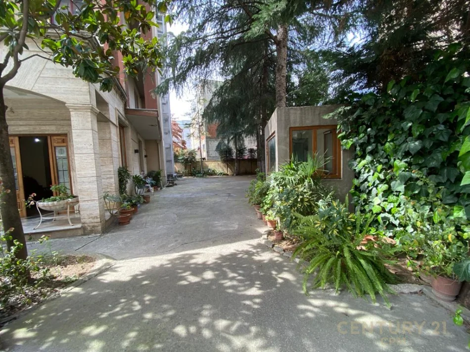 Tirane, jepet me qera hotel Kati 4, 1.970 m² 15.000 € (Tirana e re)