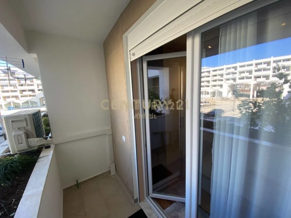 Tirane, jepet me qera apartament 1+1+Ballkon Kati 1, 90 m² 550 € 