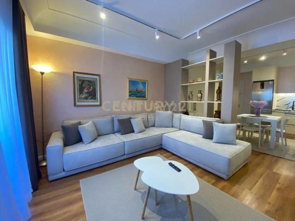 Tirane, jepet me qera apartament 1+1+Ballkon Kati 1, 90 m² 550 € (5 maji)