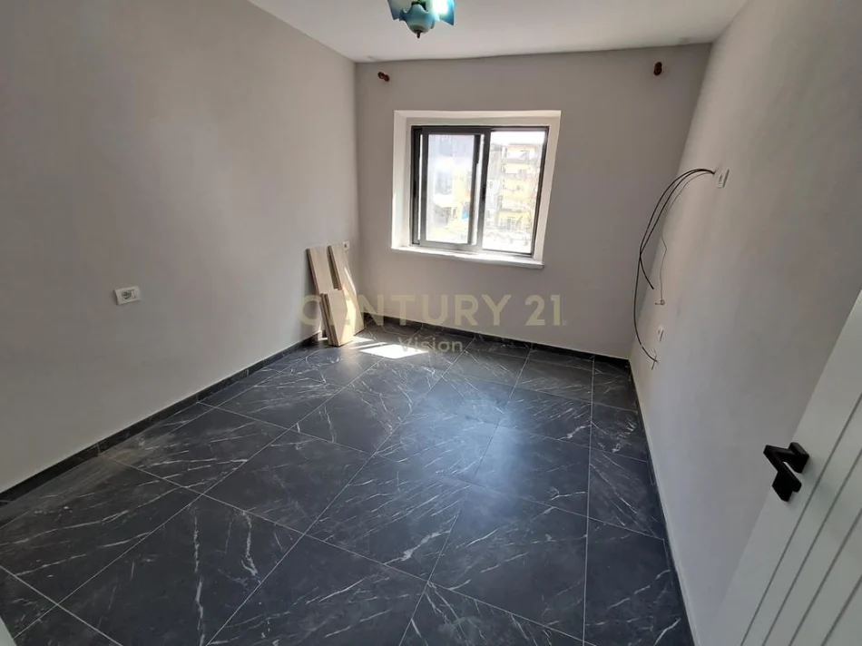 Shkoder, jepet me qera apartament 2+1 Kati 3, 68 m² 350 € (perash)