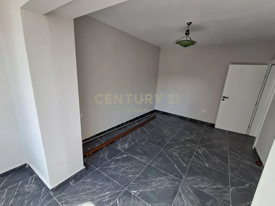 Shkoder, jepet me qera apartament 2+1 Kati 3, 68 m² 350 € (perash)