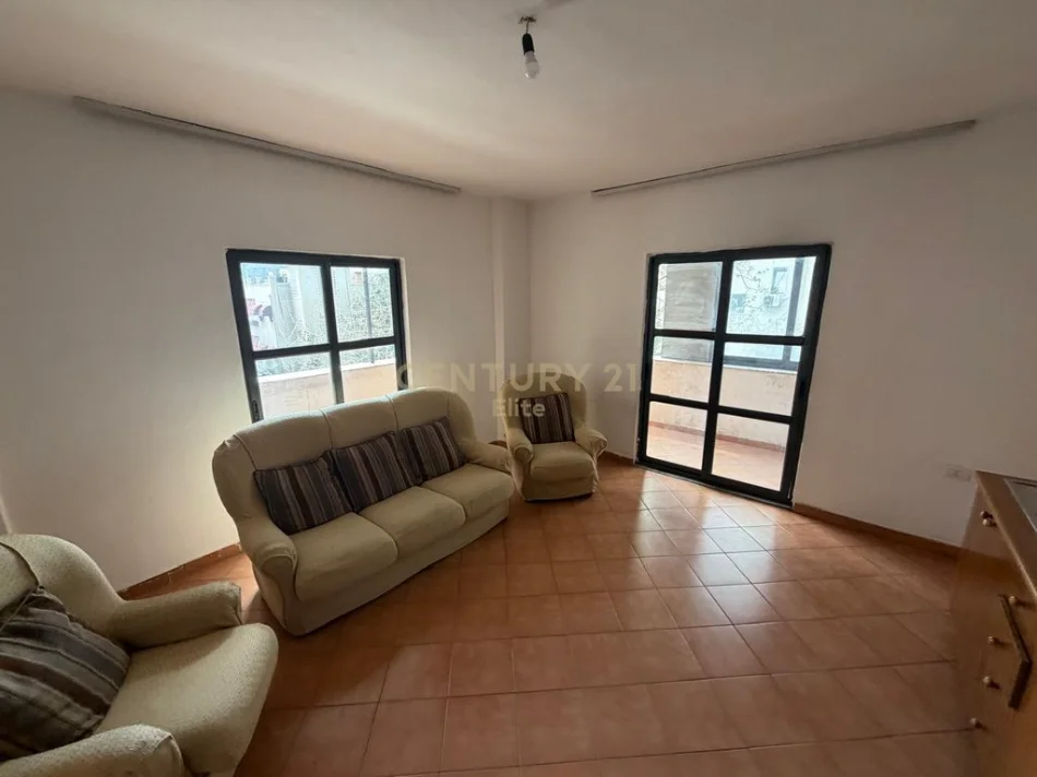 Tirane, shitet ambjent biznesi Kati 1, 38 m² 211.200 € (Qender)