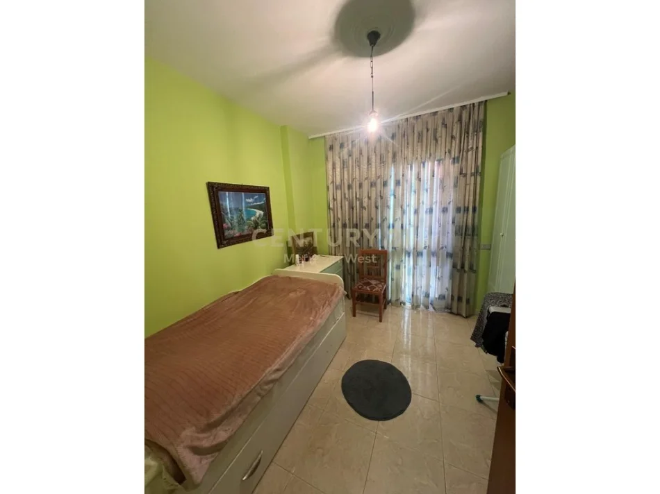Tirane, jepet me qera apartament 2+1+Ballkon Kati 2, 94 m² 600 € (vasil shanto)