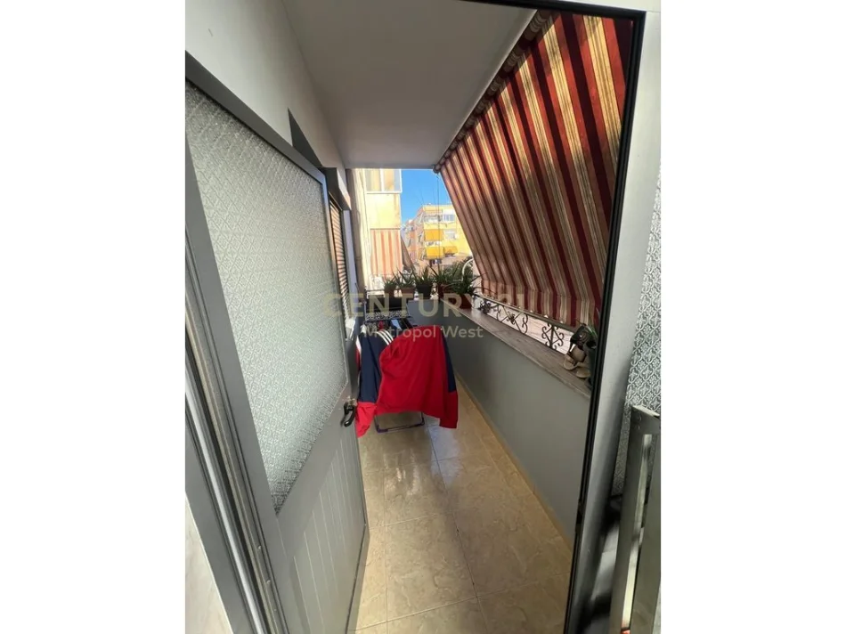 Tirane, jepet me qera apartament 2+1+Ballkon Kati 2, 94 m² 600 € (Vasil Shanto)