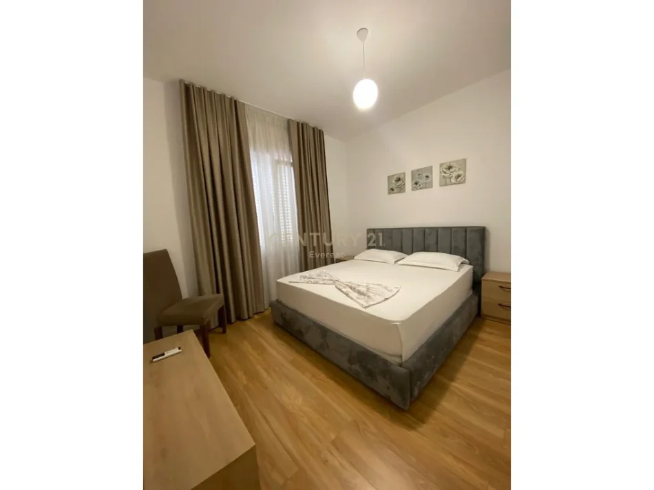 Tirane, jepet me qera apartament 2+1 Kati 1, 63 m² 700 € (21 Dhjetori, pas shkollës “Sabaudin Gabrani”)