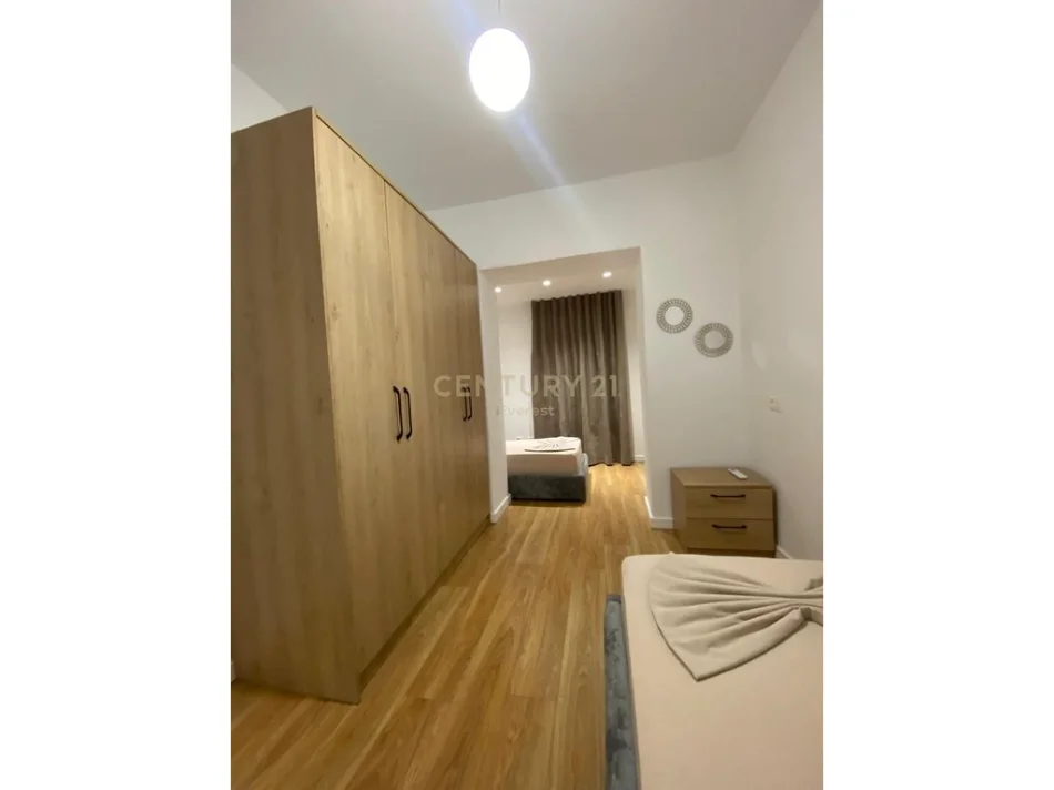 Tirane, jepet me qera apartament 2+1 Kati 1, 63 m² 700 € (21 Dhjetori, pas shkollës “Sabaudin Gabrani”)