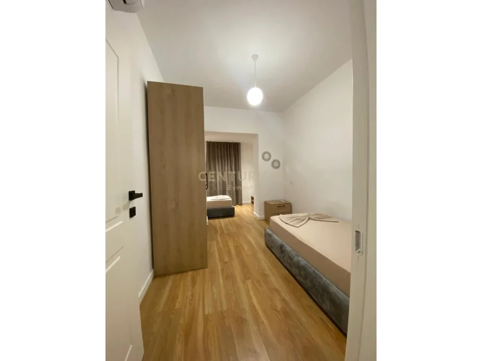 Tirane, jepet me qera apartament 2+1 Kati 1, 63 m² 700 € (21 Dhjetori, pas shkollës “Sabaudin Gabrani”)