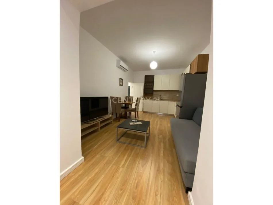 Tirane, jepet me qera apartament 2+1 Kati 1, 63 m² 700 € (21 Dhjetori, pas shkollës “Sabaudin Gabrani”)