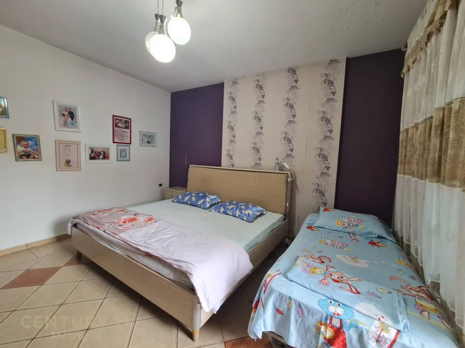 Tirane, jepet me qera apartament 2 Katshe Kati 2, 185 m² 800 € (kombinat)