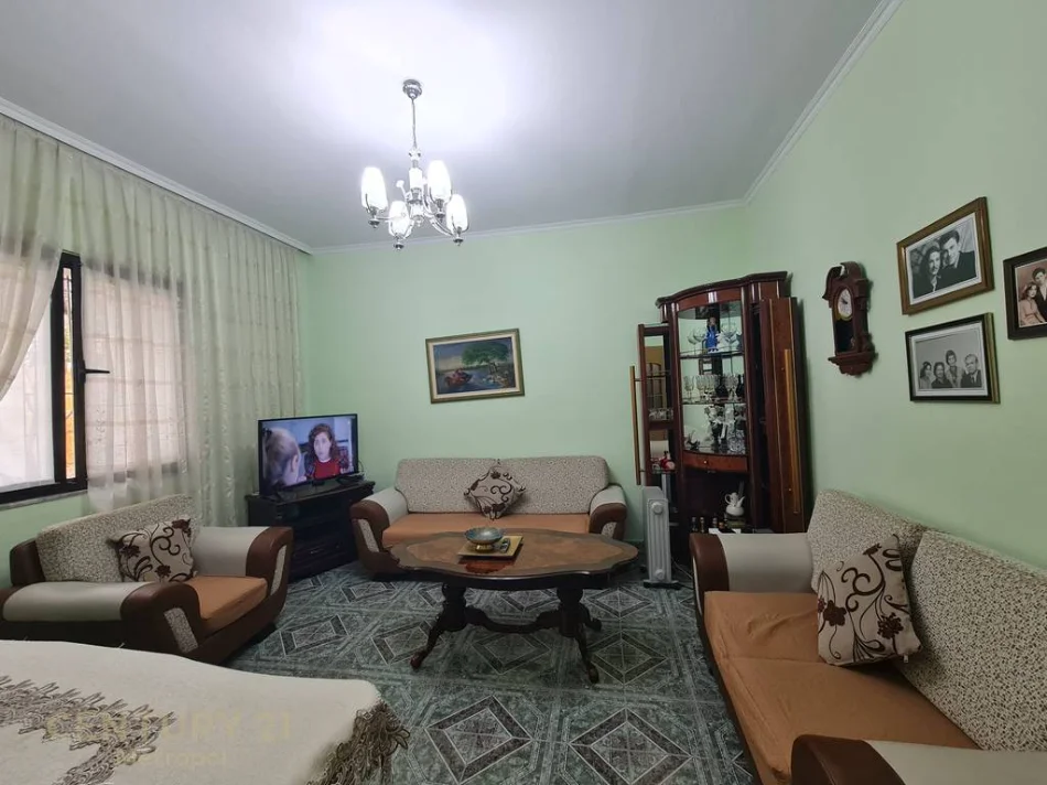 Tirane, jepet me qera apartament 2 Katshe Kati 2, 185 m² 800 € (kombinat)
