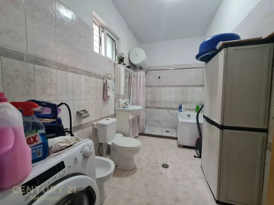 Tirane, jepet me qera apartament 2 Katshe Kati 2, 185 m² 800 € (kombinat)