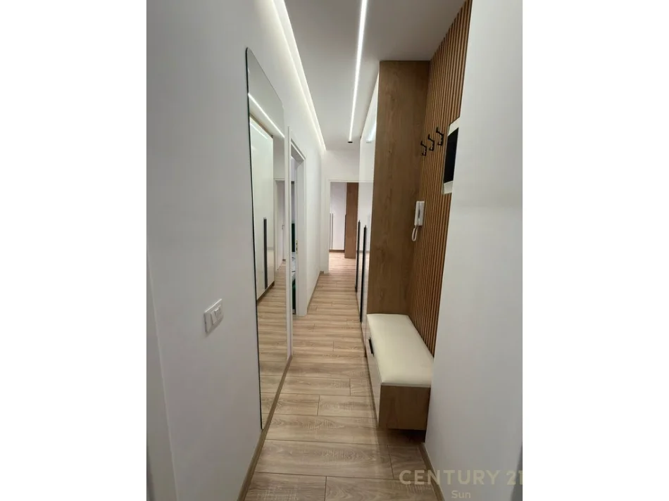 Tirane, jepet me qera apartament 2+1 Kati 7, 100 m² 1.000 € (komuna e parisit)