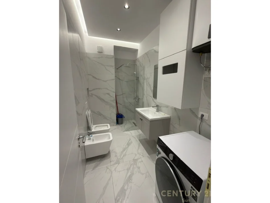 Tirane, jepet me qera apartament 2+1 Kati 7, 100 m² 1.000 € (komuna e parisit)